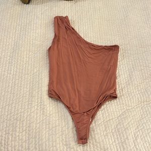 One shoulder, bodysuit